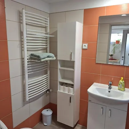Karovi Apartment *